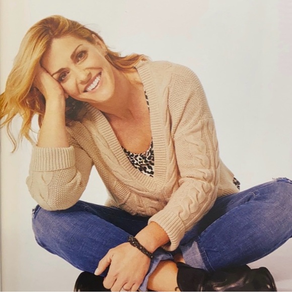 Cabi 5636 cropped cable pullover in cream EUC L - Picture 10 of 11